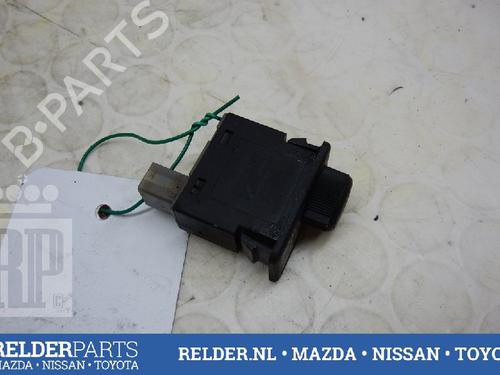 Used Switch NISSAN ALMERA TINO (V10) 2.2 dCi (115 hp) 22137136