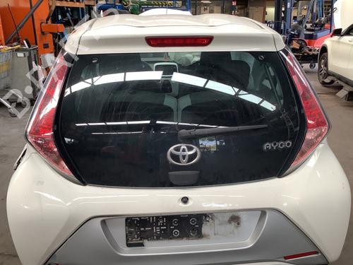 tailgate-toyota-aygo-_b4_-2014-38172702 main image