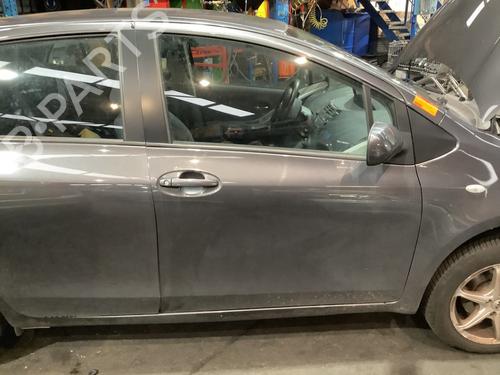 Używane Drzwi przednie prawe TOYOTA YARIS (_P9_) 1.33 VVT-i (NSP90_, NSP90R) (100 hp) 30902111