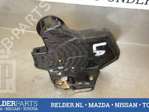 Used Rear left lock TOYOTA COROLLA (_E12_) 2.0 D-4D (CDE120_, CDE120R) (90 hp) 22141311