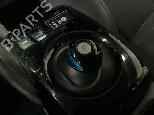 Pommeau de levier de vitesses NISSAN LEAF (ZE1) Electric (218 hp) 30713286