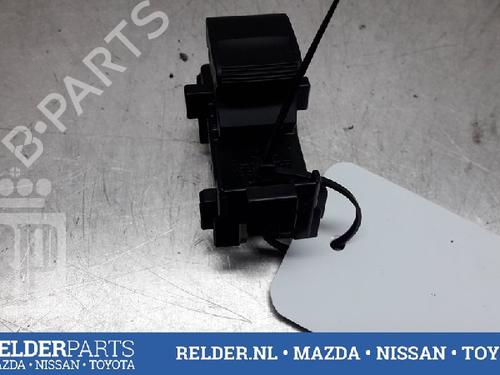 Used Switch TOYOTA YARIS (_P13_) 1.5 Hybrid (NHP130_) (101 hp) 22161324