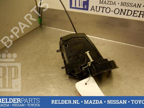 Used Rear left lock TOYOTA YARIS (_P13_) 1.4 D (NLP130_, NLP130) (90 hp) 22144075