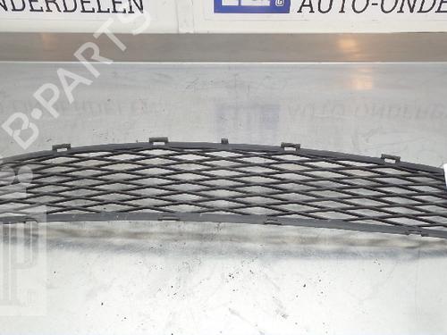 Used Grille TOYOTA YARIS (_P9_) 1.3 VVT-i (SCP90_, SCP90R) (87 hp) 22152974