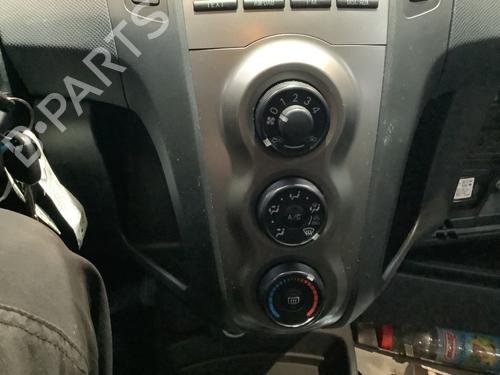 AC-Styringsenhed/Manøvreenhed TOYOTA YARIS (_P9_) 1.0 VVT-i (KSP90_, KSP90R) (69 hp) 32220970