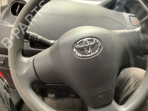 Used Driver airbag TOYOTA YARIS (_P9_) 1.0 VVT-i (KSP90_, KSP90R) (69 hp) 30811414