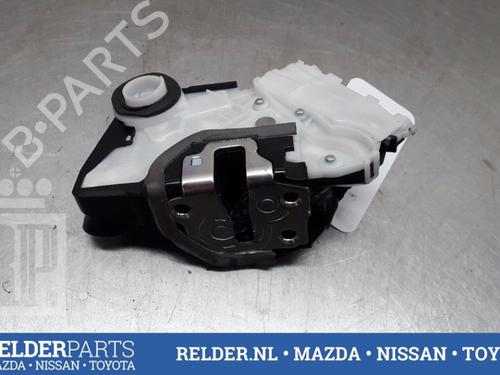 Front left lock TOYOTA YARIS (_P13_) 1.5 Hybrid (NHP130_, NHP130) | BP22160842C98 