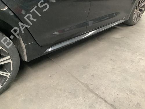 Used Right sideskirt TOYOTA COROLLA Estate (_E21_) 1.8 Hybrid (ZWE211) (122 hp) 28049034