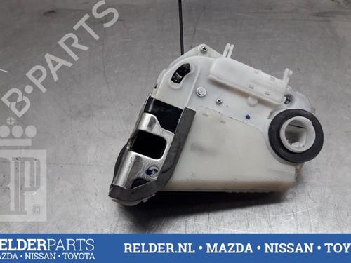 Used Rear right lock TOYOTA YARIS (_P13_) 1.4 D (NLP130_, NLP130) (90 hp) 22162552