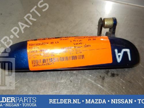 Venstre bak utvendig håndtak TOYOTA YARIS VERSO (_P2_) 1.4 D-4D (NLP20_, NLP22_) (75 hp) 22144467