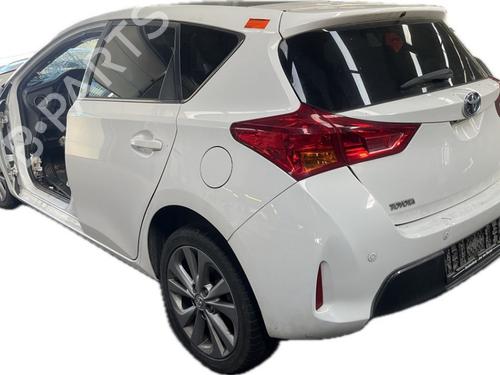 Used Rear axle TOYOTA AURIS (_E18_) 1.8 Hybrid (ZWE186_, ZWE186R) (136 hp) 26136281