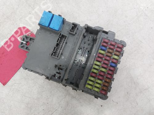 Used Fuse box Fuse box 26842003 26842003