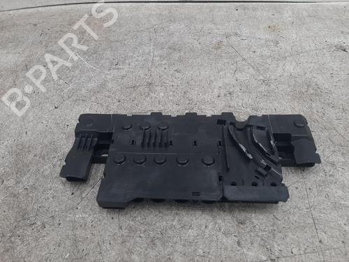 fuse-box-land-rover-discovery-v-l462-2016-26751278 main image