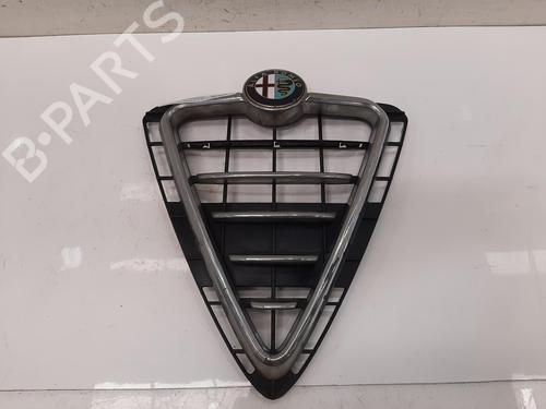 Grelha Grelha ALFA ROMEO GIULIETTA (940_) 2.0 JTDM (940.FXL1A) (140 hp) 35985961 35985961