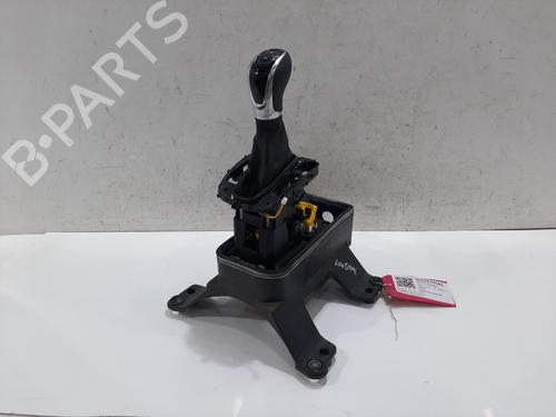 Used Gear lever Gear lever VAUXHALL CORSA Mk IV (E) (X15) 1.4 (90 hp) 33467380 33467380