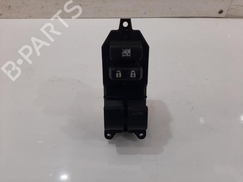 Interruttore Interruttore TOYOTA YARIS (_P13_) 1.3 (NSP130_, NSP130) (99 hp) 33647556 33647556