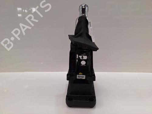 Used Gear lever PEUGEOT 3008 II SUV (MC_, MR_, MJ_, M4_) 1.2 THP/ PureTech 130 (MRHNSM, MRHNSU, MRHNSJ, MRHNYW,... (131 hp) 28038396