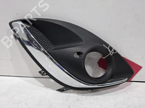 Used Grille Grille VAUXHALL CORSA Mk III (D) (S07) 1.4 (L08) (101 hp) 40047144 40047144