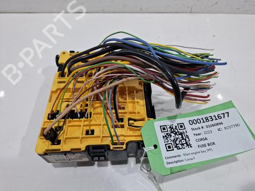 Used Fuse box Fuse box 39149749 39149749