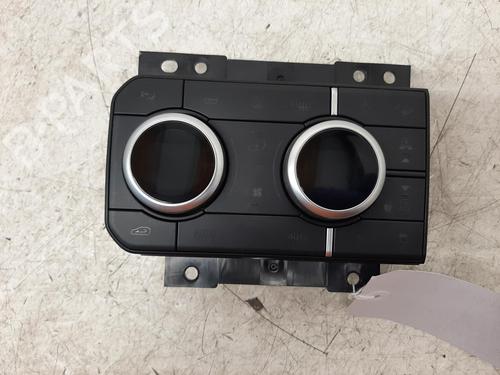 climate-control-land-rover-defender-station-wagon-l663-2019-29235744 main image