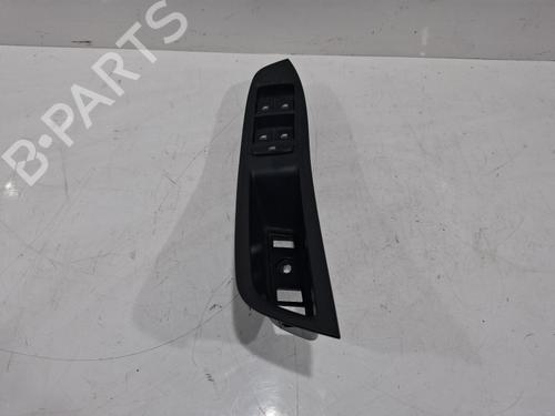 right-front-window-switch-mg-mg-zs-suv-azs1-2017-40611967 main image