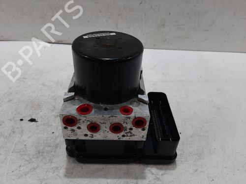 Used ABS pump VOLVO V40 Hatchback (525) D2 (114 hp) 32215019