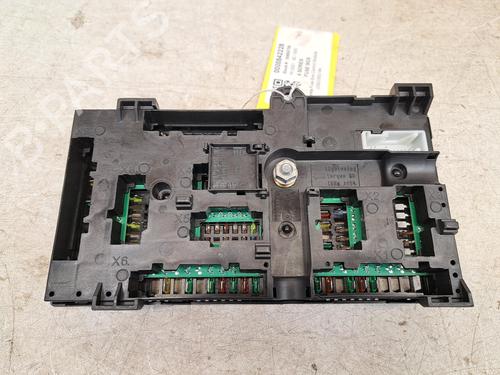 Used Fuse box Fuse box 29235482 29235482