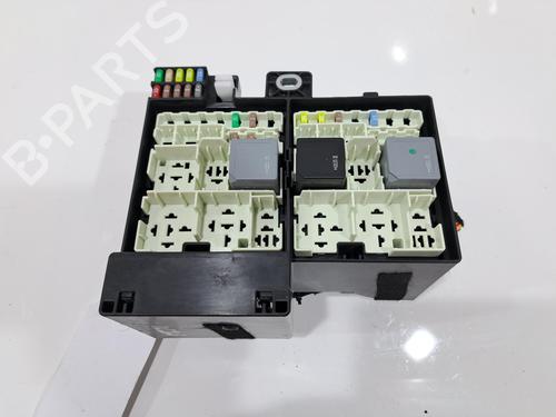 Used Fuse box JAGUAR I-PACE (X590) EV400 AWD (400 hp) 30324285