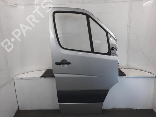 Used Right front door MERCEDES-BENZ SPRINTER 3,5-t Van (B906) 313 CDI (906.631, 906.633, 906.635, 906.637) (129 hp) 28101180
