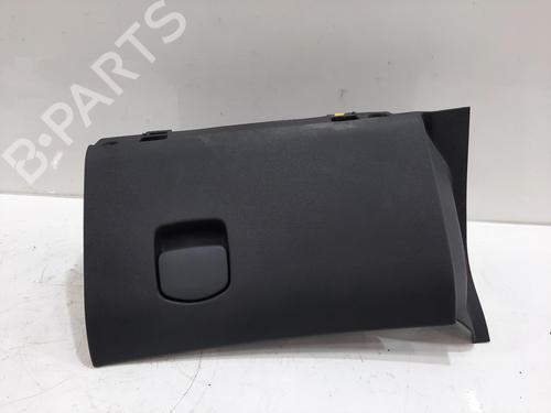 Used Glove box Glove box VAUXHALL CORSA Mk III (D) (S07) 1.0 i 12V (L08) (65 hp) 33815086 33815086