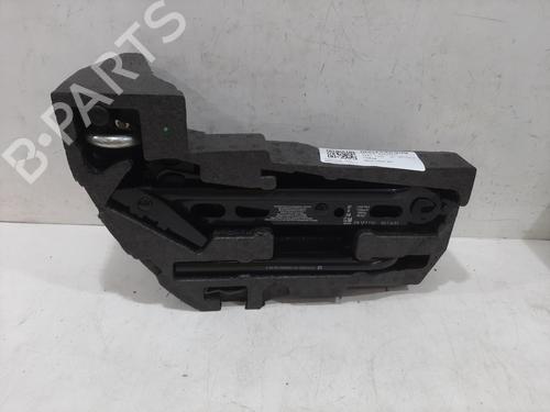 Zestaw narzędzi / podnośnik VAUXHALL CORSA Mk III (D) (S07) 1.0 (L08) | BP29946092C119