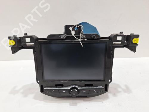 Used Radio VAUXHALL CORSA Mk IV (E) (X15) 1.4 (90 hp) 27705135