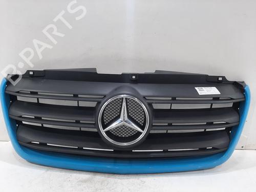 Used Grille MERCEDES-BENZ SPRINTER 3,5-t Van (B907, B910) 315 CDI RWD (907.631, 907.633, 907.635, 907.637) (150 hp) 31596454