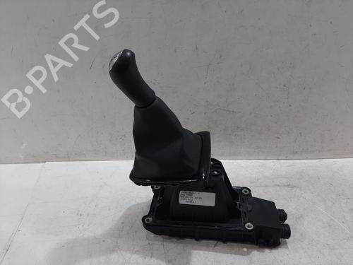 Used Gear lever RENAULT CAPTUR I (J5_, H5_) 0.9 TCe 90 (90 hp) 33124294