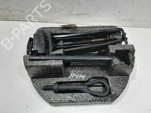Used Jack Kit Jack Kit FORD FIESTA VI (CB1, CCN) 1.4 (97 hp) 33648160 33648160