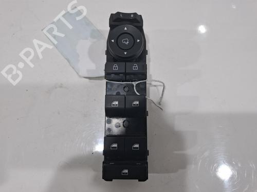 Højre fortil elrude kontakt Højre fortil elrude kontakt HYUNDAI KONA (SX2) GDi Hybrid (141 hp) 39724682 39724682
