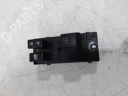 Used Right front window switch Right front window switch 34424998 34424998