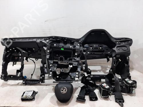 Used Airbag Kit VAUXHALL CORSA Mk V (F) 1.2 (131 hp) 31685380