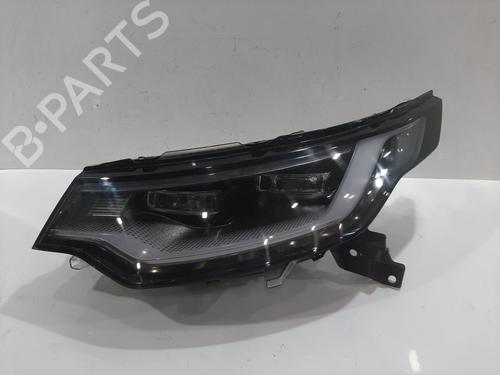 Left headlight LAND ROVER DISCOVERY V (L462) D300 MHEV 4x4 LR144910