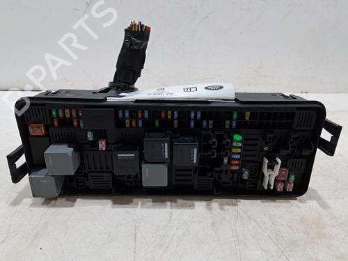 Used Fuse box LAND ROVER RANGE ROVER IV (L405) 4.4 SDV8 4x4 (340 hp) 30057712