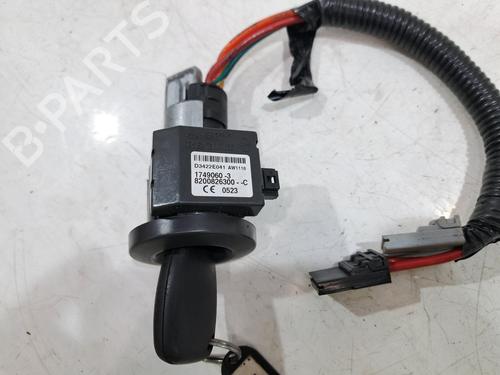 Ignition barrel VAUXHALL VIVARO A Bus (X83) 2.0 CDTI | BP30829120M48