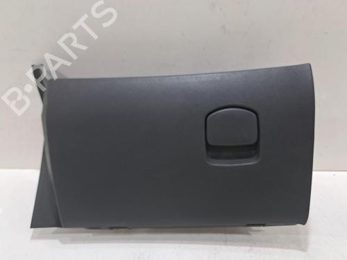 Used Glove box VAUXHALL CORSA Mk III (D) (S07) 1.4 (L08) (101 hp) 28618255