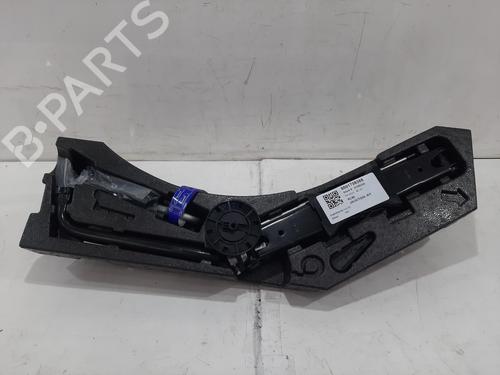 Jack Kit Jack Kit VOLVO XC40 (536) B3 Mild-Hybrid (163 hp) 36383384 36383384