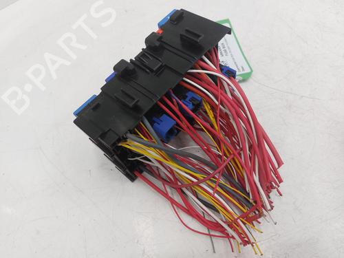 Fuse box RENAULT ARKANA I (LCM_, LDN_) 1.3 TCe 140 (LDN0) | BP26817689E1 - Image 4