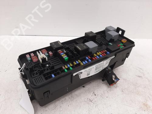 Used Fuse box LAND ROVER RANGE ROVER IV (L405) 4.4 SDV8 4x4 (340 hp) 26839073