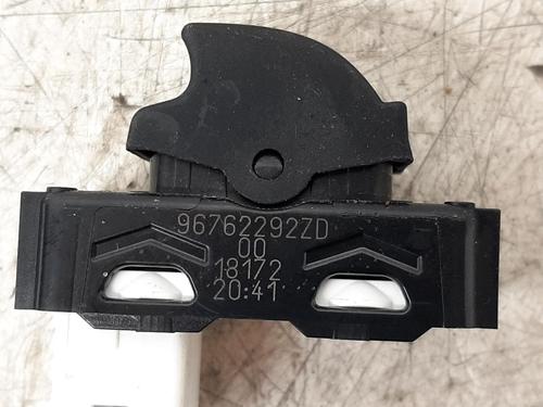 Left front window switch CITROËN C3 III (SX) 1.2 PureTech 82 | BP26784115I27 - Image 4