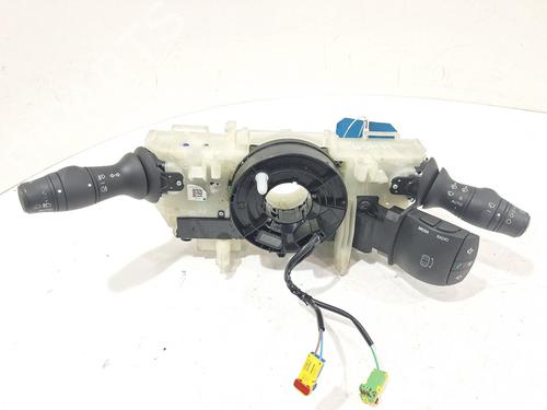 switch-renault-megane-iii-hatchback-bz01_-b3_-2008-31903545 main image