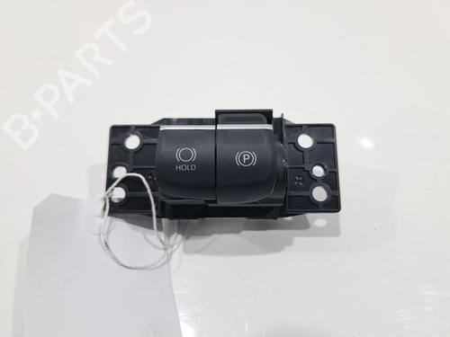 hand-brake-toyota-corolla-estate-_e21_-2019-32144517 main image