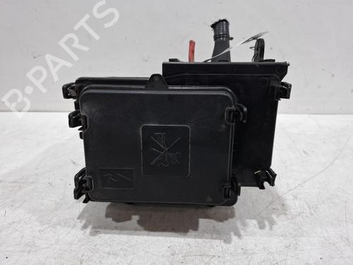 Used Fuse box Fuse box 39569732 39569732