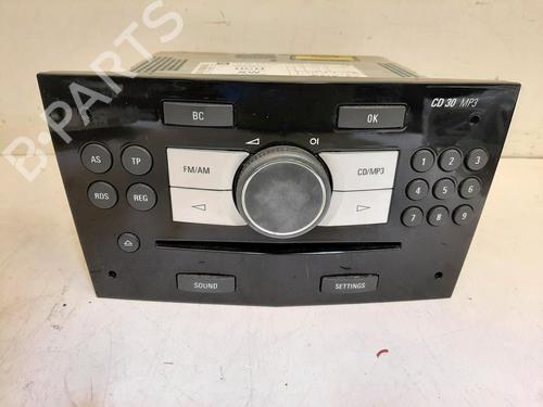 Used Radio VAUXHALL ASTRA Mk V (H) (A04) 1.8 (L48) (140 hp) 26817387